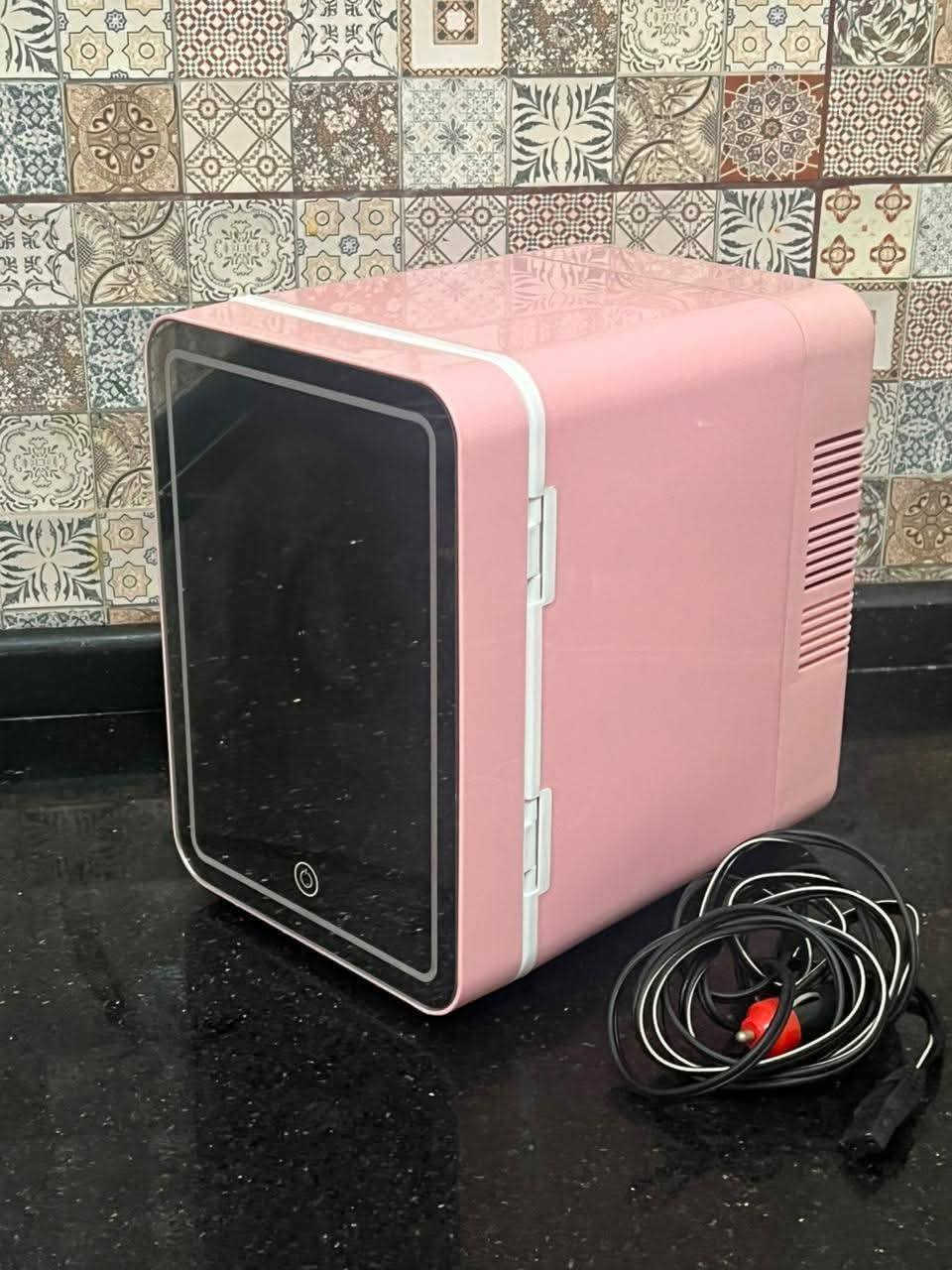 متوفر ثلاجة سيارة متنقلة لمس مراية ولد بسعر مناسب للاستفسار *********** واتساب أو خاص
