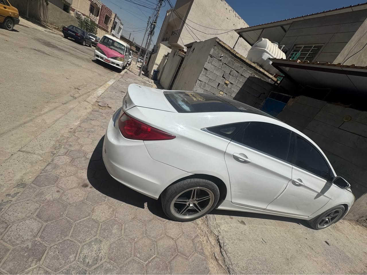 سوناتا موديل 2011 خليجي مواصفات فول باني روما ومكينه 2400 وتبريد قطعتين وشفتات ستيرن وكشنات كهرباء وجلد 
رقم سليمانيه باسمي شخصيا تحويل وكاله بشرط بيهه ثلاث قطع اماميه صبغ بدون معجون مع الباب الخلفي صبغ والهلال بدون قطره معجون وبدون اي دواخل مكانهه بغداد *********** بغداد, العراق
