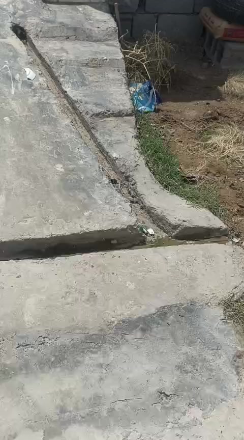 للبيع بيت زراعي طابقين بناء جديد سند ٢٥ العنوان شارع ابو غزال في زراعي علي سريح المساحة ١٤٠ متر يحتوي على استقبال ومطبخ وصاله كبيرة وغرفتين نوم وصحيات داخلية وخارجية وكراج سيارة خدمات المنطقة كاملة ماء وكهرباء وتبليط السعر مناسب جدا ٤٦ مليون للإستفسار مكتب الاتحاد للعقار  ***********
