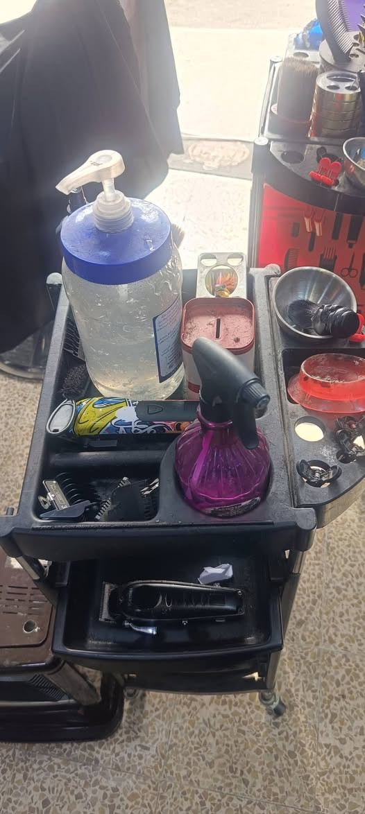 للبيع عربانتين ومكينه فيراري ٥٠الف قفلهم الي يريد هذا رقمي ***********العنوان الرشيديه
