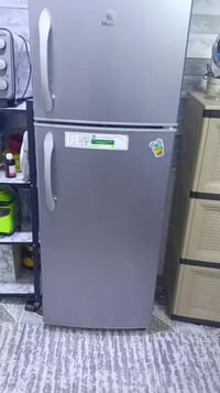 ثلاجه للبيع جديده وبعده غاز الشركه بيه  السعر المطلوب 300 وبيه مجال لل...