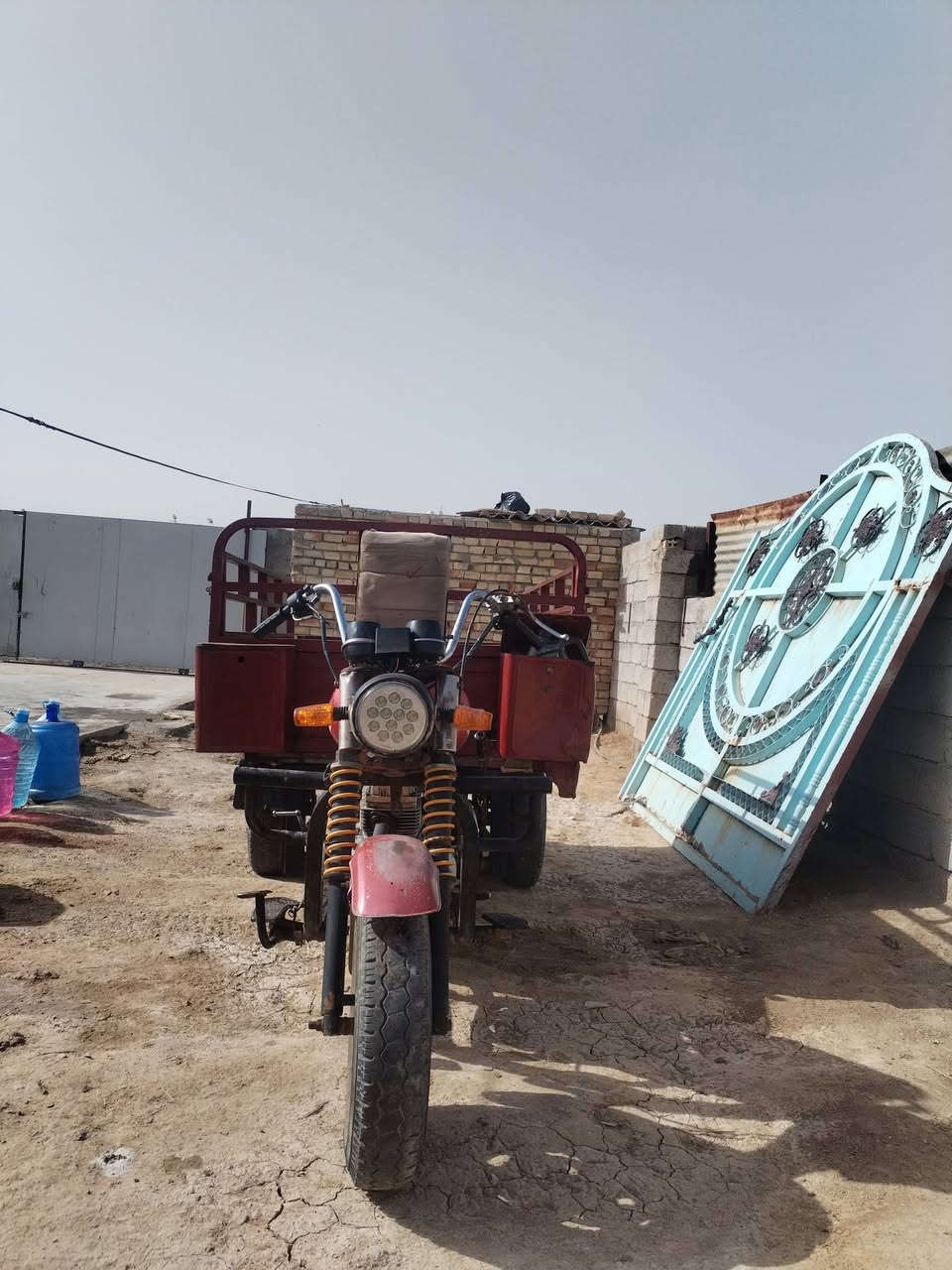 السلام عليكم للبيع ستوتا دايوان موديل 17 بدون اوراق مقفوله عشائرا محرك 23 شاصي مقفول تخنتاير جديد كهربائيات كلها شغاله ظفيره جديده السعر 700 وبيها حق الجيه الرقم *********** بغداد بسمايه
