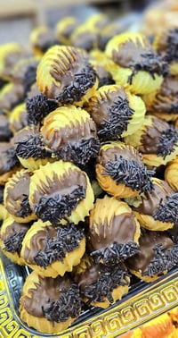 حلويات • بتفور وكعك • توصيل داخل الحلة