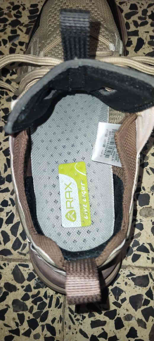 السلام عليكم للبيع RAX يلبس 40. 41 طبي فول طركة طبية احتياط الحذاء بي سيفتي فسفوري جديد وكالة ملبوس مرتين فقط ***********
