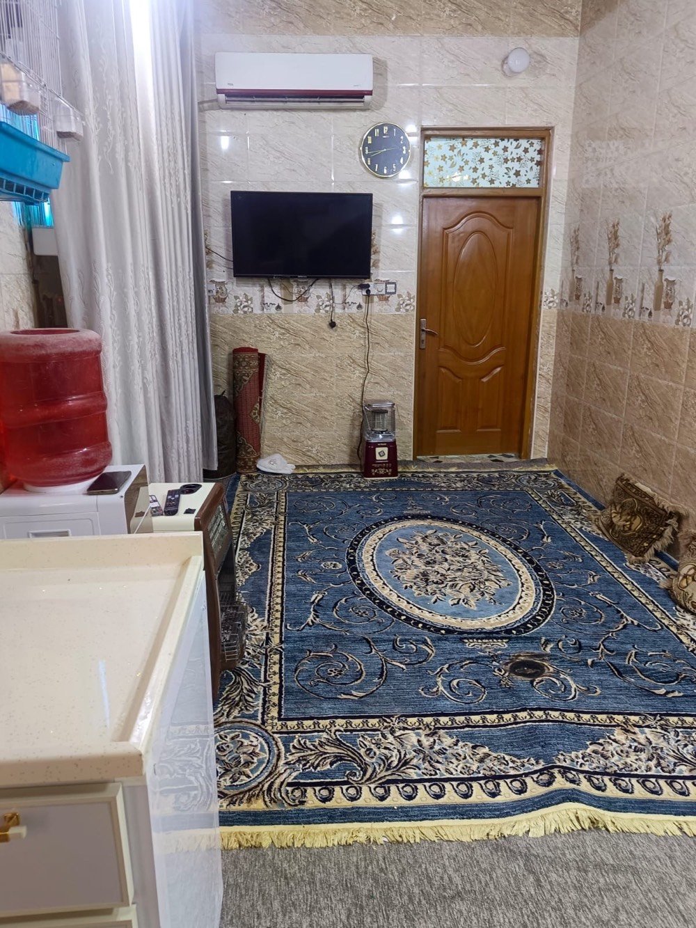 سلام عليكم

يباع مع الاثاث 



بيت للبيع في حي النداء شارع المكاتب قريب على السوق 



غرف نوم 



عدد 3 جدد



سبالت عدد  5 



مبردات عدد 2 



سخان عدد واحد. سعة 120 لتر 



مراوح عدد 5 



تانكي عدد 2 سعة 1000 لتر 



كاونتر للبارد 



كاونتر للحار 



بناء 2018  نظيف جدا 



طابقين 



غرف عدد  3 



استقبال 6 *4 



مطبخ حار  



مطبخ بارد 



صاله مفتوحه على المطبخ  6م 



البيت باسمي 



الطابق الاول 3 امبير 



الطابق الثاني 3 امبير  



السعر 115



اي استفسار 



***********