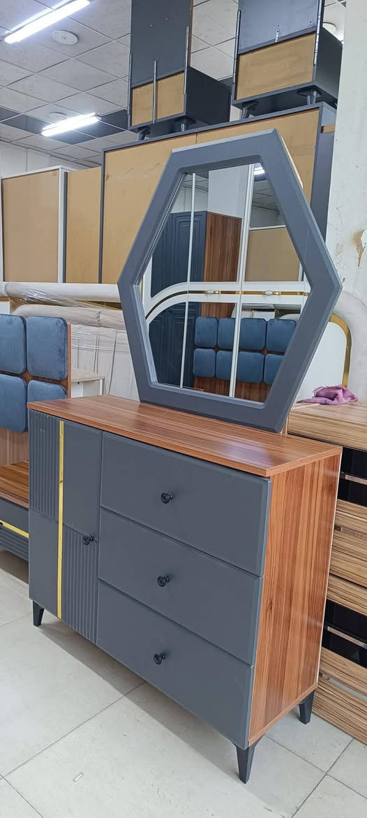 إذا تحب الأناقة والبساطة بنفس الوقت 👌
هاي الغرفة تجمع الفخامة والذوق العصري بلون رمادي مميز ويا خشب  ✨
متوفرة عدنا وبسعر مناسب 🔥
📍 معرض سراي غرف النوم التركية.5..قطع  مستخدمه فول نظافة يوجد.لدينا نقل ،🚛🚛وشد مجاني-العنوان.موصل .حي البكر .قرب محطة ايلاف.التواصل ☎️☎️عبر الارقام التاليه الوتساب..فقط..
***********
‏‪0775 855 3083‬‏
***********
