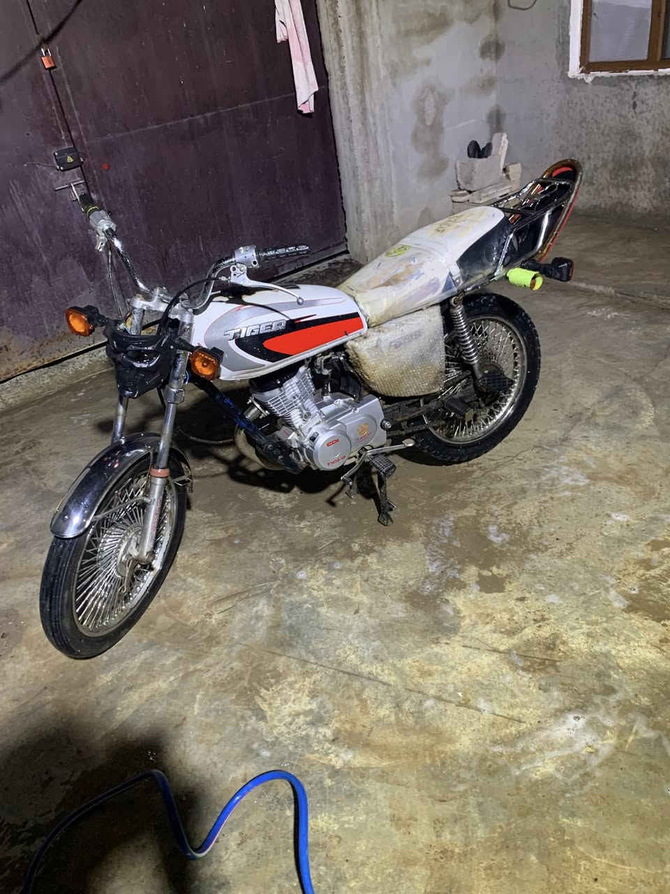 سلام عليكم اخوان بيع مستعجل دراجه نضيفه كلش موديل 2025 جديد مشدود تغريبن شهرين صارله دراجه فول نضافه شلعه مالته فول عل ثالث يعلك مكاني كركوك عمل شعبي السعر 400وبيه مجال انشالله *********** تحياتي الكم
