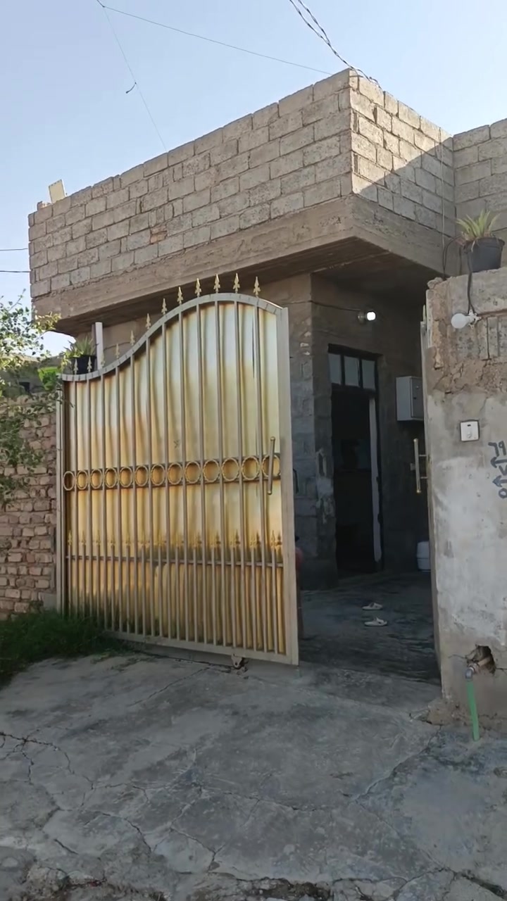 @إشارة الدار معروض للبيع مساحته ١٦٠متر لسق ويه المدرسه السيره الفاضله نوع العقار عقد بي وصل تطويب وشغلته مضبوطه ماعلي اي مشكله تروح للبلديه وتفحص يله تشتري شارع ١٠ البيت غرفه وحده الاارضيه صب وقريب ع مجمع طيبه مكانه حي المختار السعر ٣٧وبي مجال للشراي للأستفسار هــ *********** |*********** | +واتساب
