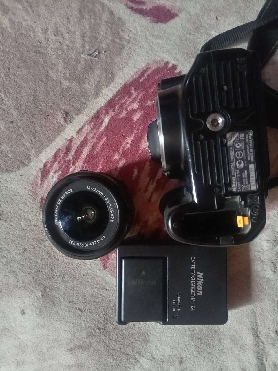 كاميرا نيكون 3200 شغاله مابيها شي نقصها فقط عدسه بيها العدسه عاطله وياها رام وبطاريه وشاحنه وجنطه للبيع او مرواس ب دراجه الشراي يجي خاص وبالخدمه


**إذا كنت صاحب هذا الإعلان وتريد حذفه لأي سبب، رجاءا أرسل رسالة إلى الدعم الفني**