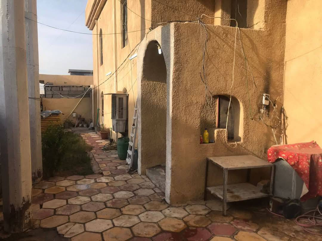 سلام عليكم
بيت طابو صرف اليوسفية منطقه حي السجاد قرب الفوج 
مساحة البيت 200 متر
واجهة البيت 17 متر
نزال البيت 14
يتكون البيت من مدخلين مدخل رئيسي مدخل مطبخ 
الطابق الارضي يتكون من استقبال وحولي وغرفتين نوم مطبخ وصحيات 
الطابق الثاني 3 غرف نوم وصحيات 
مراجعة واستفسار اتصال على الرقم :*********** 
ويتوفر اتصال وتساب على هذه الرقم
