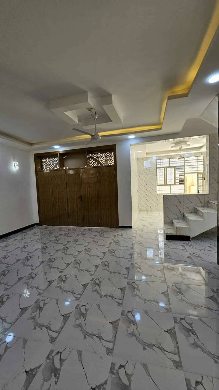 يعلن مكتب  اليرموك  للعقار ⚜️ الدار المســــاحة150متر مربعه
. طابو   زراعي وقرار محكمة 🪐
⚜️ العنــــوان ⚜️  النجف //  
         🔆  الــتـــفـــــاصـيــــل  
الـبـنـاء  درجة اوله البيت مامسكون 
(( طـــابق الاول)) يحــتوي علا غرف، 2 وصاله + ومطبخ مفصول+ وستقبال  وصحيات داخل وخارج. 

🔱الــســعـــر  //52مليون. 🥰

             ملاحظة (((توجد كافت المساحات والقطع  )
⚜️        
((للاستفســار مراجعـة المكتب  #_للعقــار_والمقــاولات
العنــوان مكتب اليرموك  العقار مقابل قرية: الغدير اعمـود 282 #مكتب_اليرموك  العقار_

*********** او الاتصال على الارقام.🟡🟡📞📞📞♾
   🔆📞تطبيق وتساب موجود
او مرسله  😊
