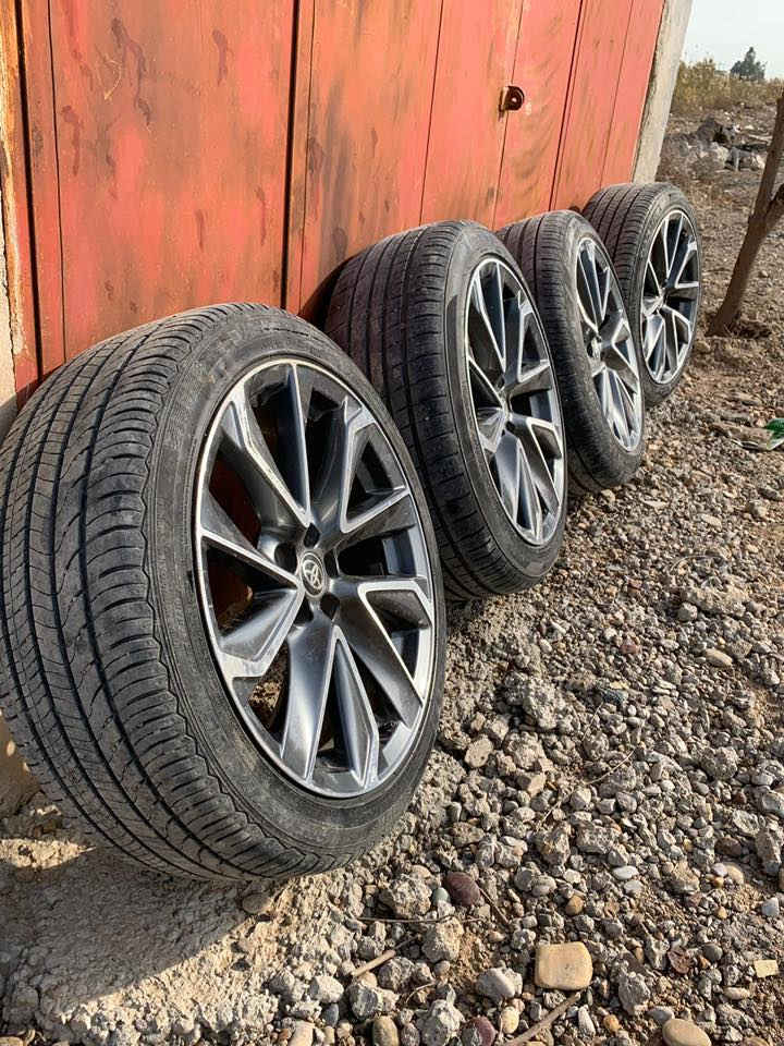 السلام عليكم 
وياله كورلا seحجم 18 تايرات جدد حساسات بلاديات كاملات السعر 300 وبي مجال العنوان قرب جزيره السياحيه لاستفسار ***********
