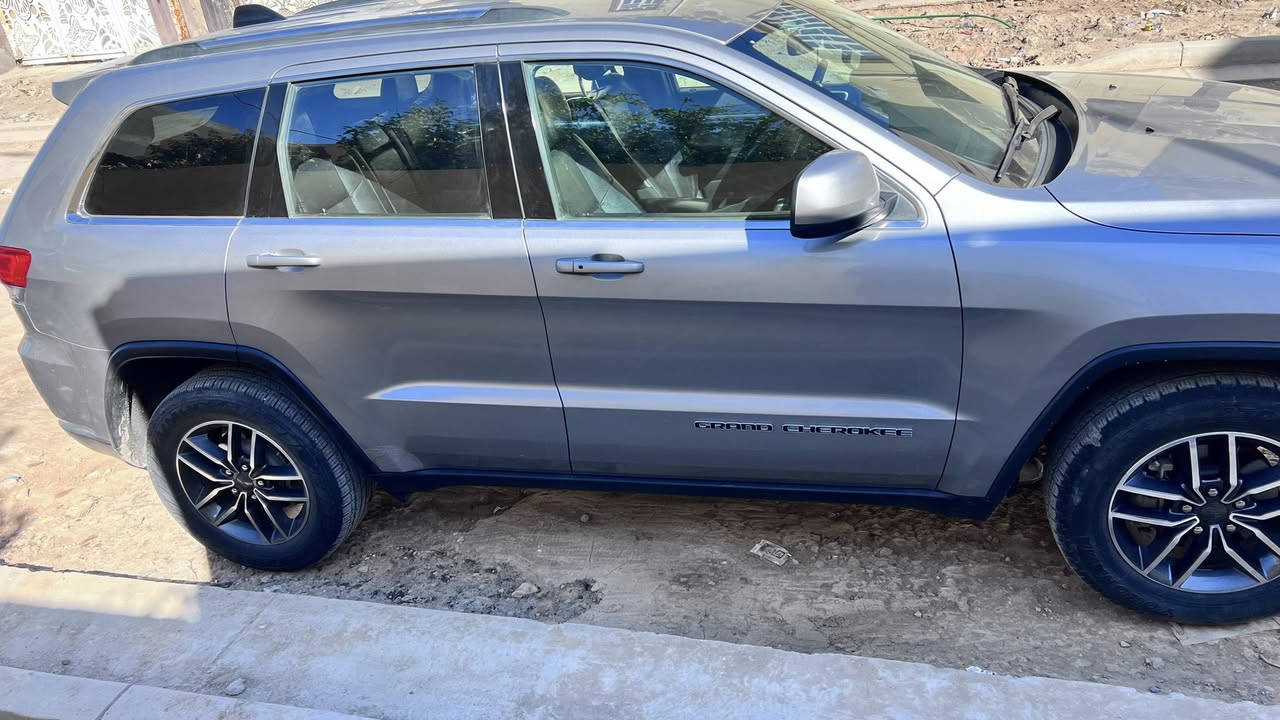 السلام عليكم

جيب كراند شيروكي 

موديل : 2019

ماشية : 33ميل

المواصفات 

بصمه 

تشغيل عن بعد

كشنات كهرباء 

كشنات جلد تدفئه 

شاشة 

كاميرا 

تحكم ستيرن جهتين 

كروز سرعة ( نظام سبورت رياضي )

نظام ايكو 

نظام اطفاء 

نظام توقف عند الاقتراب 

حساسات خلفية 

ويل كب كروم  17

بلوجكتور 

قطعتين تبريد 
 
رادار بالمري الجانبيه

الارضيه مغلفه نايلون شفاف 

الاسبير مانازل @
سستم صوت بالجنطه 

السياره على ايدي وبسمي حره 
 
الحادث جداً بسيط كما موضح بالصوره بدون تبديل ويدون اي  قطرة صبغ فقط دعاميه اماميه اني شلت القديمه وخليت جديده وموجوده القديمه عندي 

السيارة جاهزه من كلشي بدون اي نقص . 

السعر : 220$
العن

للاستفسار 

***********
***********
