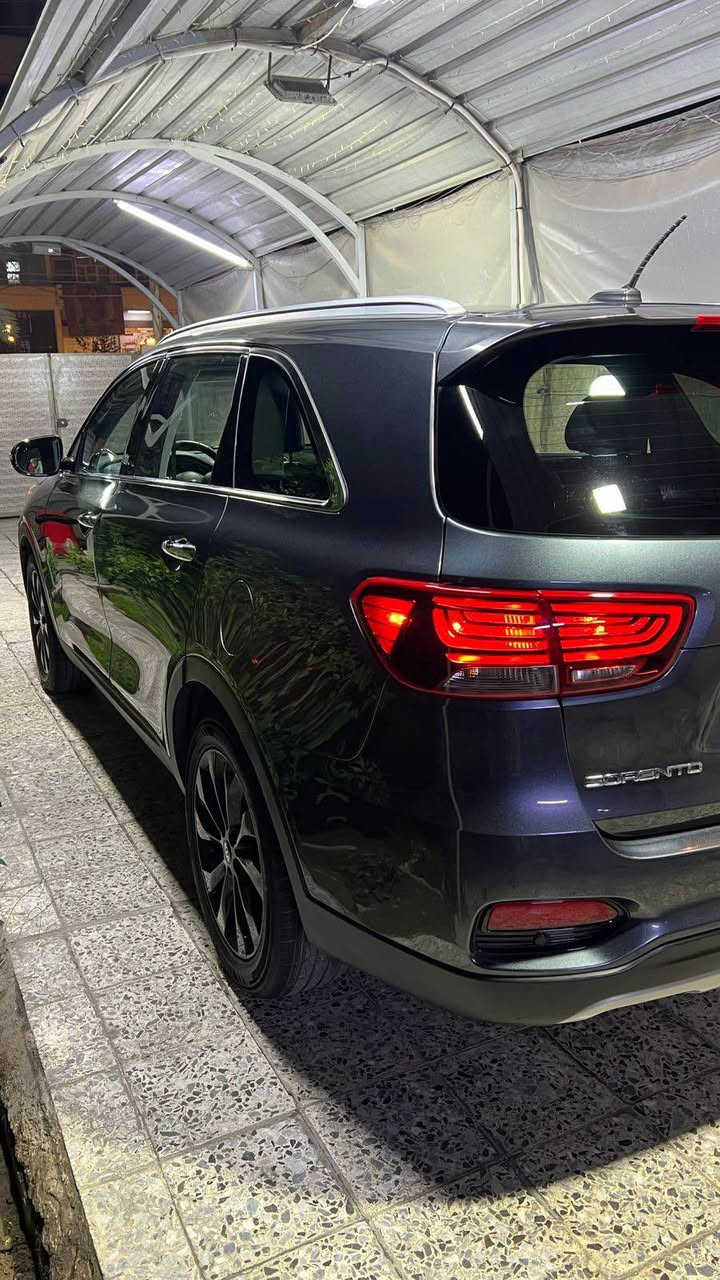 سورنتو Ex موديل 2020 فول

المحرك  6 سلندر 3300

4 انظمة قيادة 

7 مقاعد 

داخل جلد اسود 

كراسي كهرباء 

كراسي تدفئه 

ستيرن تدفئه 

بانواما 

بصمه تشغيل 

بصمه ابواب 

شاشه وكاميرا 

حساسات خلفيه 

باب خلفي كهرباء 

تحكم ستيرن جهتين 

اوامر صوتية بلوتوث 

•كرسي كهرباء

•مقاعد جلد

•بصمة تشغيل

•بصمة أبواب

• جنطه بصمه ذكيه كهرباء تفتح عند الاقتراب

•حساسات خلفيه

•هاندبريك بصمه

•بريك خلفي اوتو ستوب عند الاقتراب 

•شاشة عرض كبيرة لمس مع خرائط و Navigation

• تحكم ستيرن أربع جهات

•نظام AUTO HOLD 

•نظام اوتو ستوب عند الاقتراب من الاشخاص والمركبات (عند الحوادث).

•كاميرة دوارة

•تحديد مسار.

•اشاير بالمري الجانبية.

•رادارات أمامية وخلفية وجانبية ونقطة عمياء.

• نظام ترحيب عند الاقتراب.

•حساسات.

•3 قطع تبريد.

•7 راكب.

•كير 8 نمر.

•جميع زجاج النوافذ اوتو

ماشية 58 الف مايل

تبديل بابين عكس السايق 

مكان الحادث صبغها جارد شوية

شاصي مكفول لغد مكفول 

السعر 185 ورقة

مكان السياره بغداد اليرموك 

للاستفسار الاتصال. 

*********** بغداد, العراق
