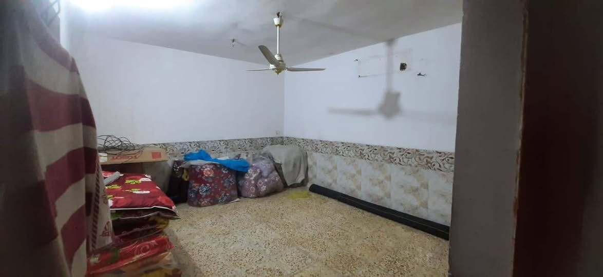 السلام عليكم
بيت للبيع 
كربلاء مقابل حي العباس 
عمود 12 فرع اسواق زمزم 
المساحه 103م 
طابو زراعي/  سند 25 
 
للتواصل ***********
