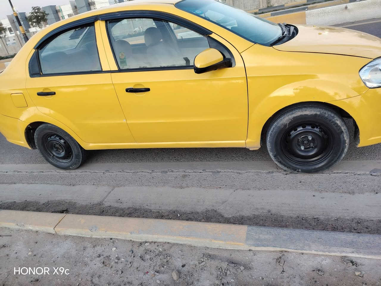 سلا عليكم فيوو 2009 مكينه مفتوح  سيارة جهزه كير ومكينه مكفولت حدايه وتخم تاير سنويه 30 سعر50 ***********
