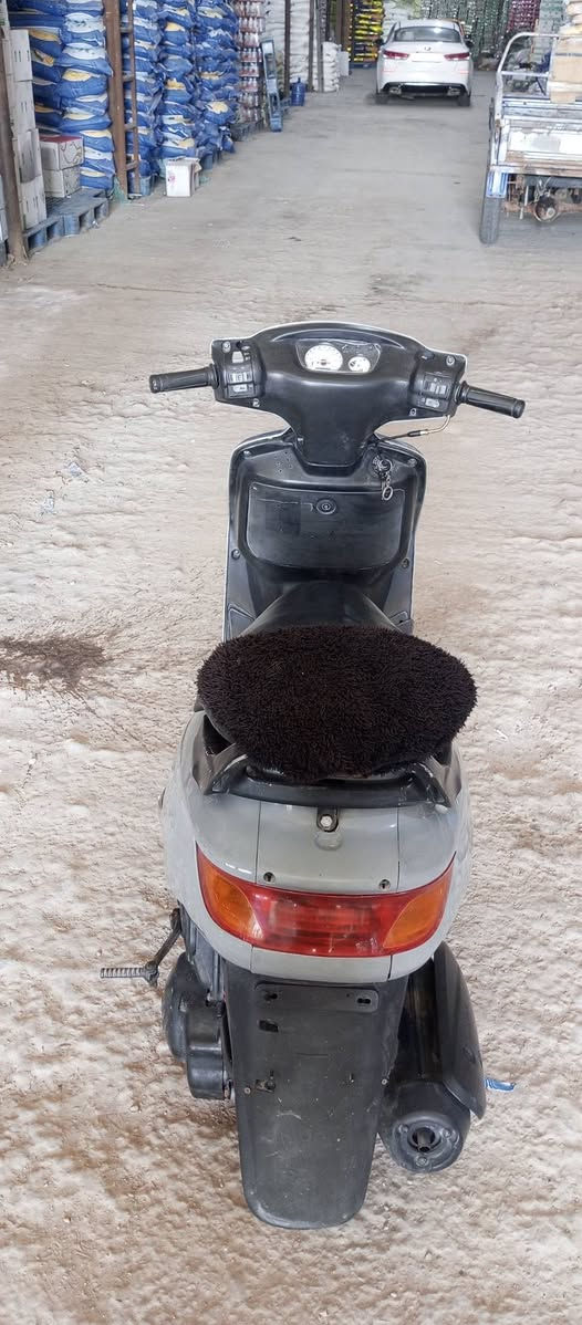 السلام عليكم دراجه للبيع فراشه ما عوزها شي بس باتري 
مكينه ما مفتوحه السعر ٥٥٠بيها مجال ***********
