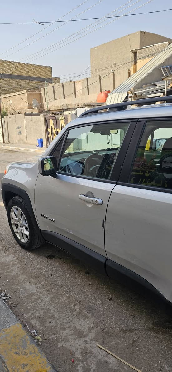 جيب رنجيد 2017  رقم بغداد باسمي حادثها خلفي خفيف
اذا عدك مراوس بسياره 
ب 125$ مع المجال   
ماشيه 201 الف كم بيها منظومه غاز
مواصفات اللاتويت المعروفه 
شاشه صغيره 
محرك 2.4cc 
تدفئه تبريد 
بصمه جنطه وتشغيل وابواب 
سايد بريك بصمه 
وبقيه المواصفات المعروفه
حادثها الجاملغ الخلفي وشويه من الجنطه 
  مكانها النجف الاشرف 
رقم التليفون 

***********
