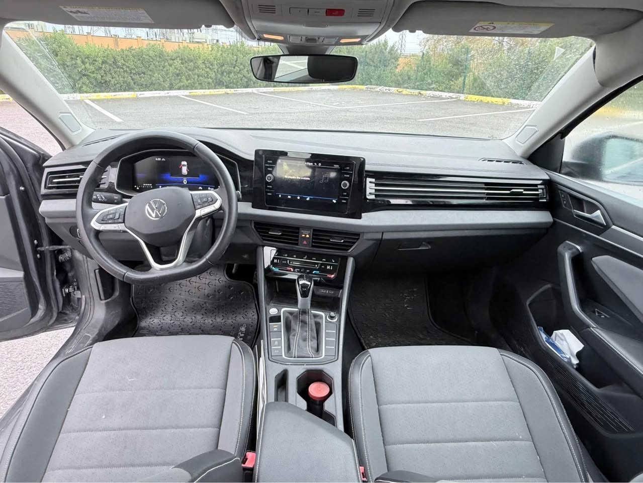 Jetta se 
مۆدێل ٢٠٢٥  قەپات مواسەفات فول ١/١ 
رەنگی نەفتی 
مواسەفات پانۆراما - بەسمە و شغال
- کوشن جلدو هیتەر -
رادار شاشە ئەلیکترۆنی- 
٣هەزار مایل رۆیشتووە
ڕادار ٣٦٠ پلە شەحنی مبایل وایەر لێس گوشن گەرم کوشن مساج
پێش و پشت و هەموو گیانی کەپس بەشەرت ناوی نەگرتووە بەس ئیرباکی سوکان سیستەمە هەمووی بیلادیە  یەک گڵۆپی دەشبول ئیش ناکات بەشەرت 
کوشن کارەبا 
ناو دوو ڕەنگ ( ڕەساسی و ڕەش ) 
ڕادار پشت و پێش و ئاوێنەکان 
شاشەو کامێرا 
گێچ ئەلیکترۆنی 
‏  Auto Hold -Auto Stard-Auto Stop -ECO
لایت و بەگ لایت لید 
ویل 18 
 زۆر مواسەفاتی تر      
مەکینەی 1.5  turbo گێڕو مەکینە بەشەرت 
  ***********
*********** واتساپ+ڤایبر أربيل, العراق
