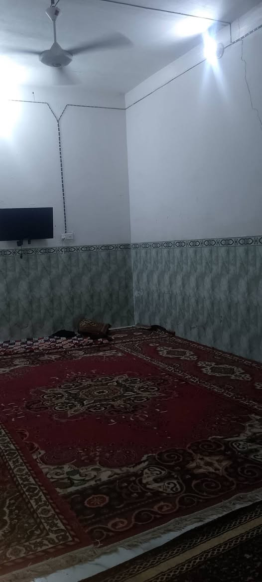 السلام عليكم بيت للبيع يحتوي ع غرفتين وصاله ومطبخ وبراني واثنين حمامات الرميثه تجاوز قرب مدرسة بغداد سعر 21 وبي مجال للاستفسار ‏‪***********‬‏
