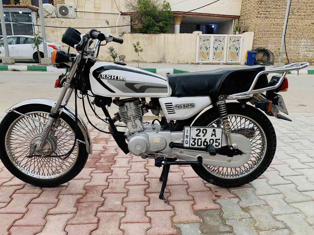 ارشا مديل ١٩ رقم وسنويه نكليزي دراجه نضيفه خير من الله سعر ٧٥٠ بيه مجال شراي يتصل بخدمته  ***********.
