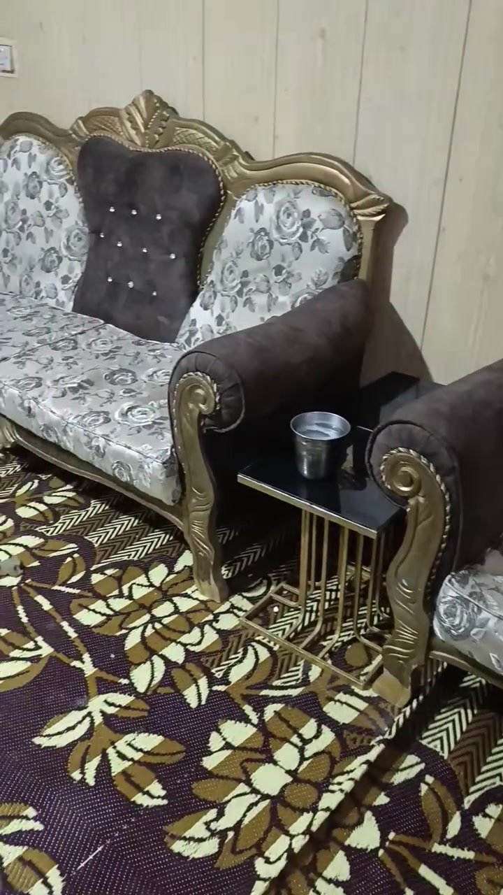 السلام عليكم تخم 10مقاعد اي ضرر مابي تزكام القاعده مالته خشب بلوك مو فيبر ويا كوشات 4ويا طبلات كزاز 3بغداد مدينه الصدر *********** السعر 250
