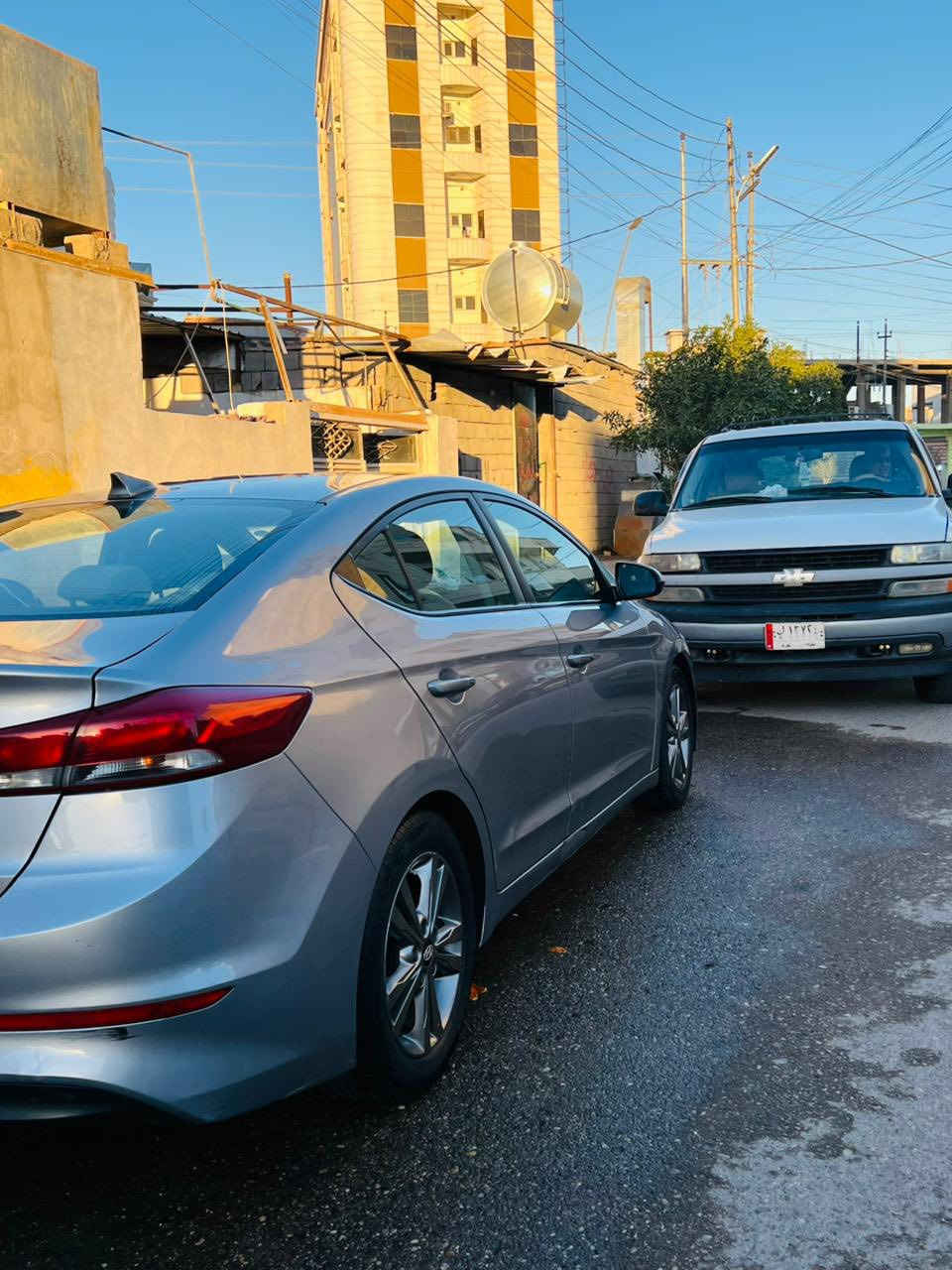 السلام عليكم 
النترا 2017 للبيع 
رقمها شمالي سليمانية وبأسمي 
محرك 2000 حادثها قطعة وحدة بنيد 
السعر 120 بيها مجال بسيط 
مكاني الانبار / الرمادي 
للاستفسار الاتصال على ***********
