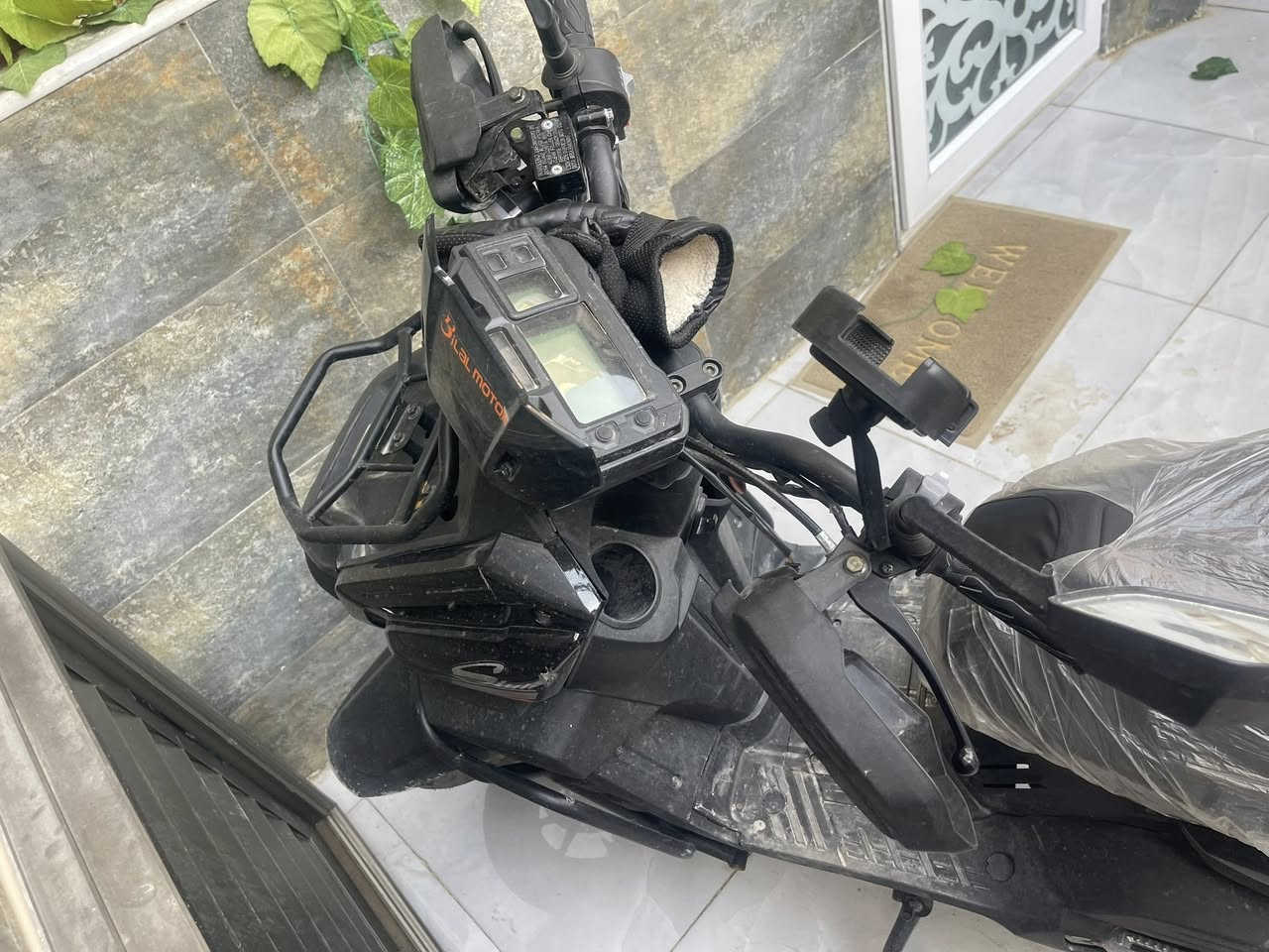 اباجي ٢٠٢٥ صارله شهر طالعه םـن المعرض مبدل دهن مرتين بس مكفوله وصل المعرض موجود اخذته مليون و٢٠٠  وياها الصندوك وستان موبايل متوازي حط سعر يرضي اللــهہٰ وتصل ***********
