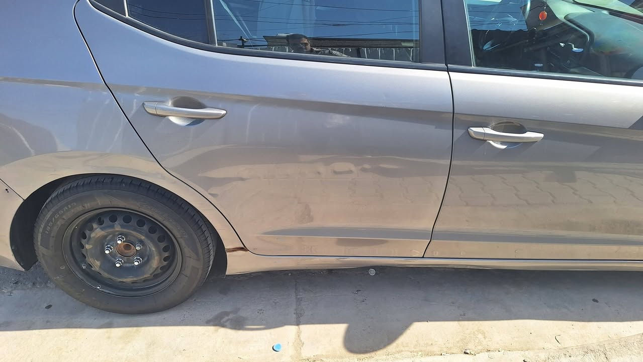 لنترا ٢٠ سيارة كل نقص ما بيها كلشي موضح بالصور كير AT السعر ١١٥ 
***********
