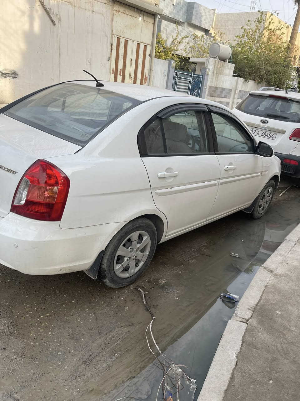 السلام عليكم
اكسنت موديل 2010
رقم اربيل شرط التحويل 
سياره نظيفه 
كير توماتيك 
محرك 16
كير ومحرك شرط
تبريد ثلج
طخم جديد 
بيها شويه بلدوسه صبغ بخ فقط وباب الخلفي شويه بخ بدون معجون 
السعر 106ًبي مجال
***********
