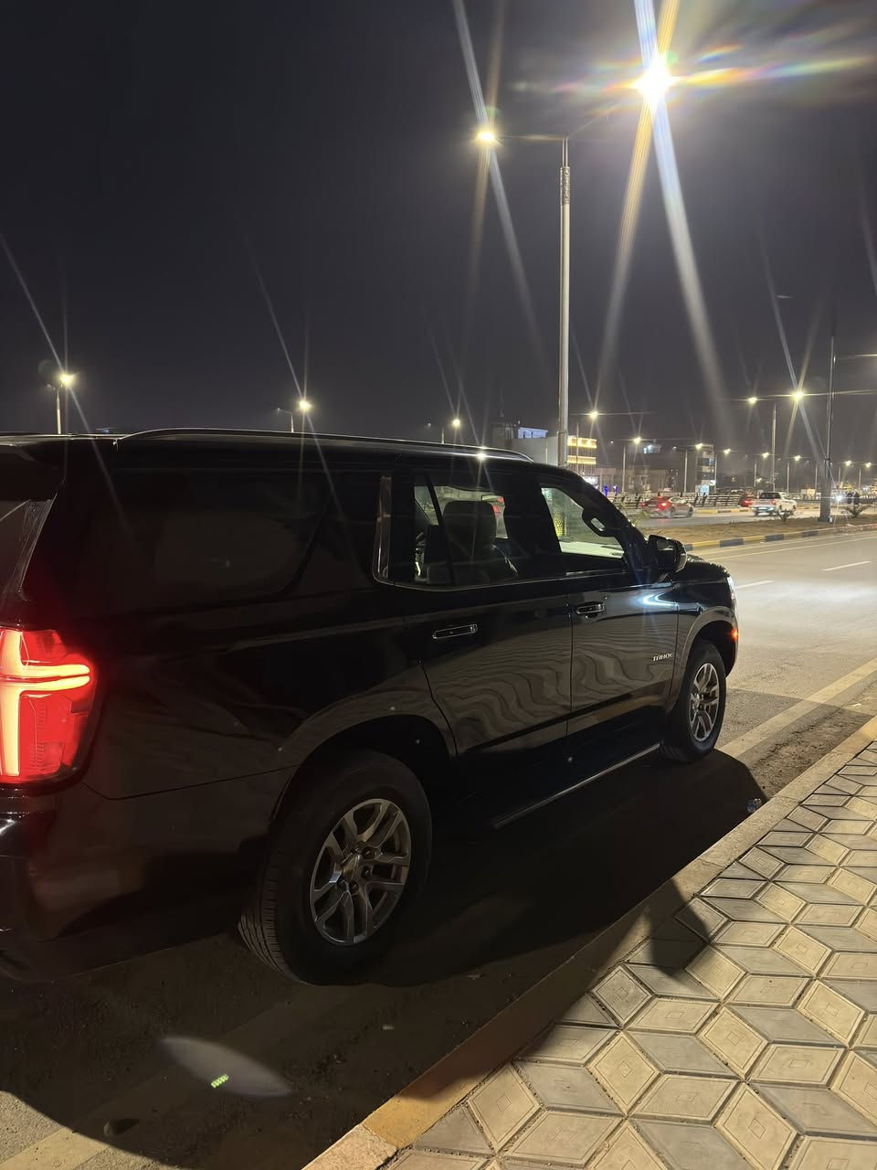 تاهو خليجي موديل ٢١وكاله المنصور لون اسود رقم بغداد دوالي باسمي السعر٤٢٥٠٠ العنوان ديالى بعقوبه رقم الهاتف *********** مكينه وكير كفاله مامفتوح فقط بارد بجاملغ الامامي اثرشخط  السياره بدون صبغ بيع ومراوس حسب القناعه
