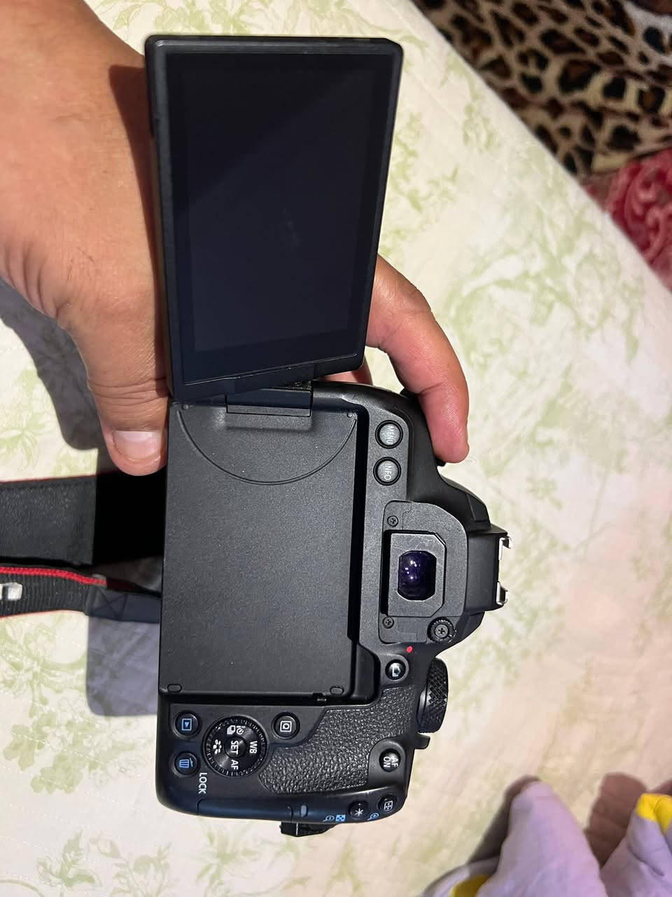 السلام عليكم
كاميرا كانون 850 D
24.2 ميكا بكسل تصوير فيديو 4K
شتر اقل من 15 ك
نظيفه جدا
الملحقات 
عدسه 28-135
55-250 جديده
بطاريات عدد 3 الاصليات
حزام كتف 
بدون حقيبه ولا كارتونه
مكاني نجف 
السعر 800 
لان مستعجل


**إذا كنت صاحب هذا الإعلان وتريد حذفه لأي سبب، رجاءا أرسل رسالة إلى الدعم الفني**