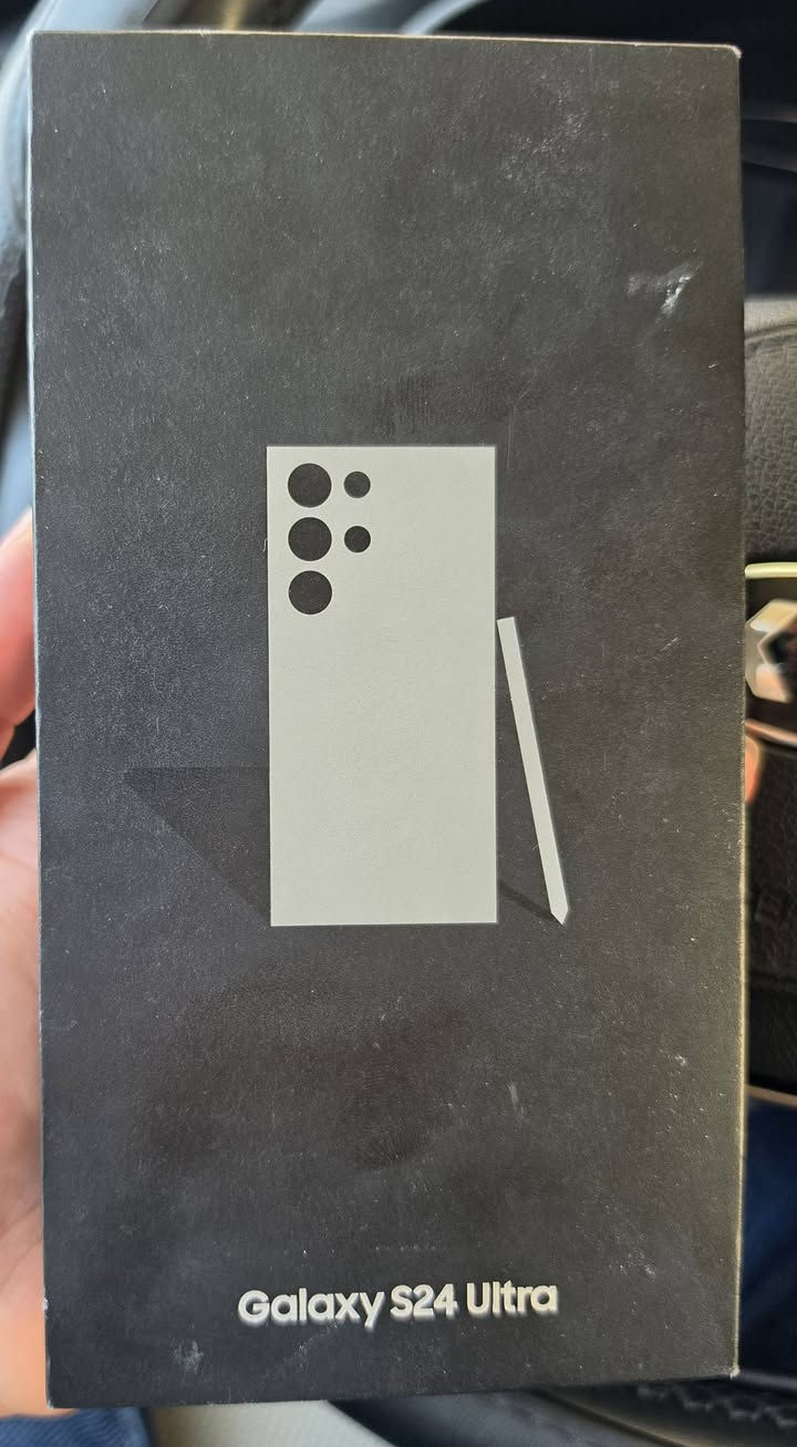 s24 Ultra 256GB للبيع
جهاز نظيف مرتب مكفول من كلشي ومداخل اي صيانة مع كافة الملحقات مالته وكارتون الجهاز شرق اوسط شريحتين استعمال خفيف

السعر 900 اف


**إذا كنت صاحب هذا الإعلان وتريد حذفه لأي سبب، رجاءا أرسل رسالة إلى الدعم الفني**