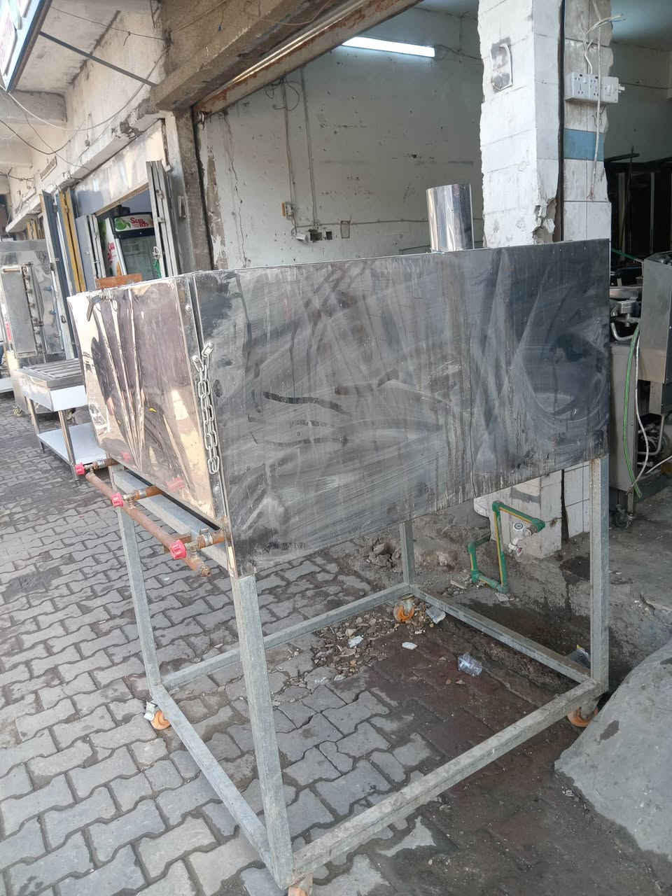 مستعدون لتجهيز المطاعم بكافه المعدات جديد ومستعمل وشراء الغراض المطاعم المستعمله الاستفسار اتصال او واتساب ***********
