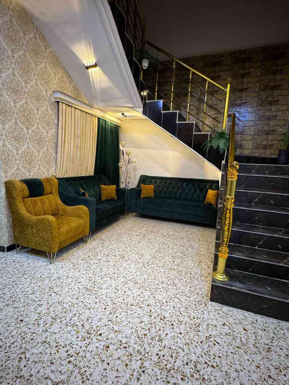 يعلن مكتب حي الخضراء للعقار عن توفر دار للبيع في منطقة الزراعة قرب مستشفى الرازي الاهلي وجامع احباب المصطفى والبطاقة الموحدة وبسعر مناسب جدا..
القطعة طابو ملك صرف 
المساحة ٢٠٠ م 
شارع ١٠ م .
الدار طابقين كامل نقص الواجهة فقط .
يتكون الدار من ٤ غرف نوم وصالة واستقبال ومطبخ وصحيات داخلية وخارجة.
للاستفسار الاتصال على الارقام التالية .
*********** يتوفر واتس اب 
‏‪***********‬‏
‏‪***********‬‏
‏‪***********‬‏
او مراجعة مكتب حي الخضراء ( مكتب المختار )  الكائن في الزراعة قرب صيدلية تونس والخضراء . 🌹 @أبرز المعجبين
