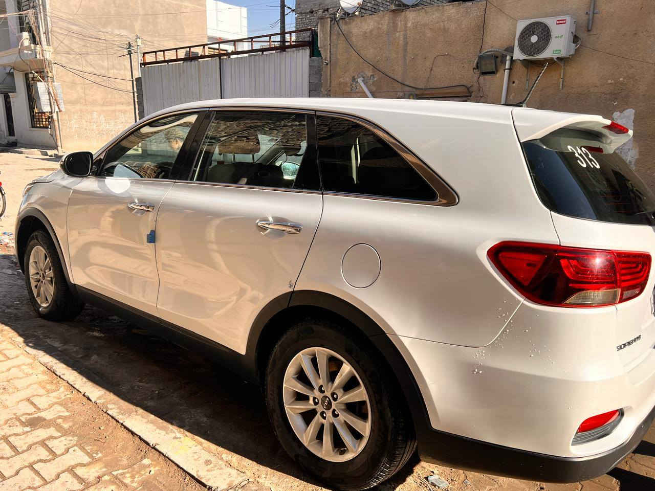 السلام عليكم سورنتو موديل ٢٠١٩ للبيع رقم بغداد تحويل ثاني يوم كهربائيات كلها شغاله تبريد صدر شاشه تخم تاير سياره جاهزه محرك 4 سلندر 7 راكب  وارد امريكي رقم دولي جديد مكانها بغداد مدينه الصدر رقمي *********** السعر 180وبيها مجال
