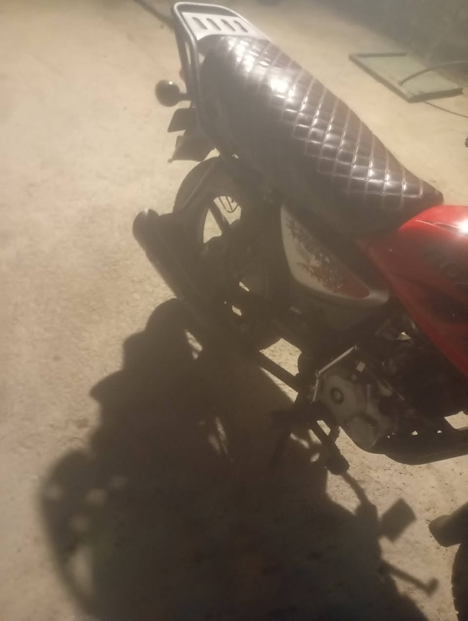 السلام عليكم دراجه بوكسر لبيع موديل 23 دراجه نضيفه وحلوه استخدام منزلي دراجه اي نقص مابيه  بوجهك للشارع كله شغاله الدراجه بدون أوراقه أوراقه ضاعن عندي اكفلك سرقه مكاني بغداد حي اور السعر 900 وبيه مجال لشراي رقمي *********** اتصل وبل خدمه
