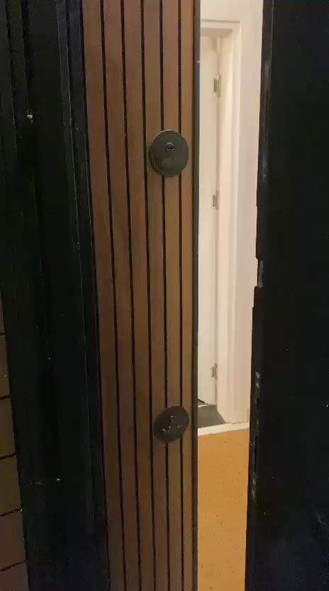 تعويض نقص – سكن طالبات 🌸
📍 مجمع دار السلام، قرب جامعة آشور – بناية D14، طابق 6
الغرفة مؤثثة: بانكه + سبلت + كنتوري + سقوف ثانوية
(الطالبات تجيب سريرهم الخاص)
👩‍🎓 العدد الحالي: 3 بنات
مطلوب 3 طالبات للغرفة
💰 الإيجار: 520 ألف للغرفة 👌
للاستفسار ***********
