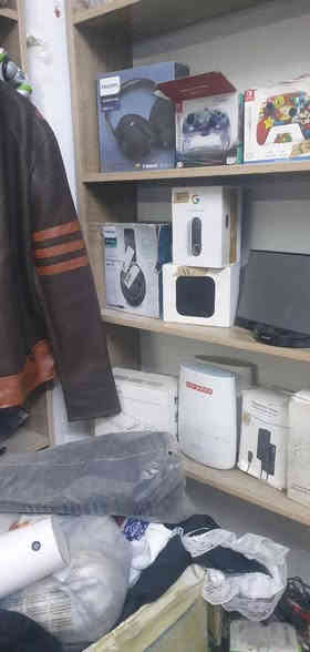 السلام عليكم 
غراض محل امزون شلع شي بسيط ملابس ومنزلي 
القطعه على الفين فقط  
تجي تحسب يطلع ١٠٠٠ قطعه اكثر اقل مابقى شي
كيبل ساعه مكنسه روبوت كيبورد كله فحم في فحم 
٨٠ بالميه شغال شي بسيط عاطل او بي مشكله
المكان بغداد سبع ابكار ***********
