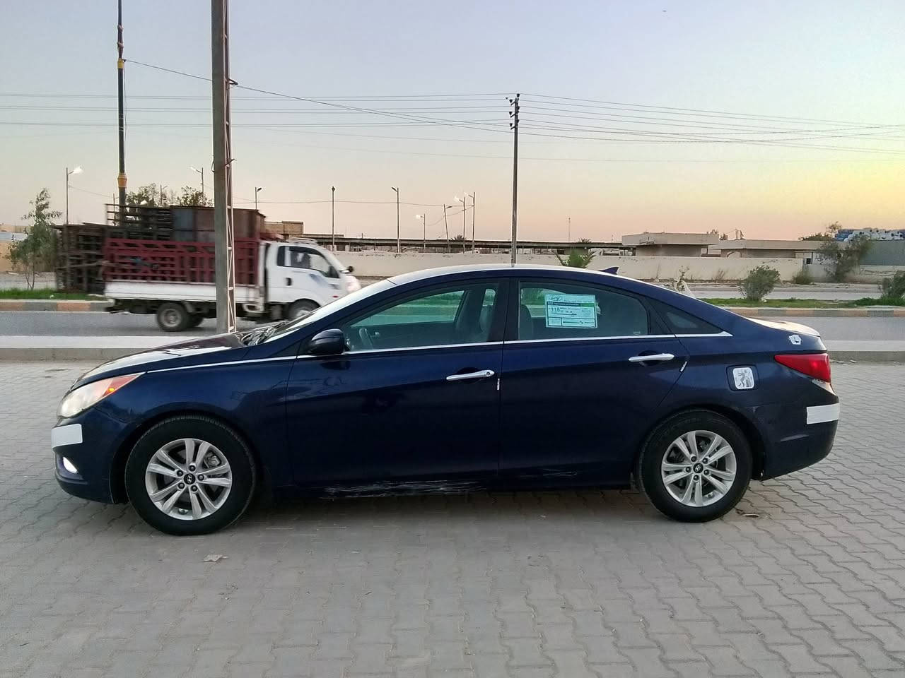 سلام عليكم هونداي سوناتا 2013 وارد أمريكي ضربه السيارة جنطة الخلفية معدل بارد وضربة بالجاملغ الايمن وشخوط باب العبري ورصعات خفيفة اثر حالوب فقط السيارة نص فول
وماصفات السيارة 
1- تحكم استيرن جهتين 
2-كشنات تدفئة تبريد 
3-شاشة كبيرة 
4-ست سماعات 
5- نظام زينون عالي ناصي وضبابي زينون 
6-داش كام أمامي خلفي 
7-كامرة خلفية 
السنوية صاقطة صارلها سبوع مصفرة غرامات كلشي ماعليها فقط السنوية سعر السيارة (110) وبيها مجال بسيط 
مكان السيارة الديوانية 
الرقم ***********
