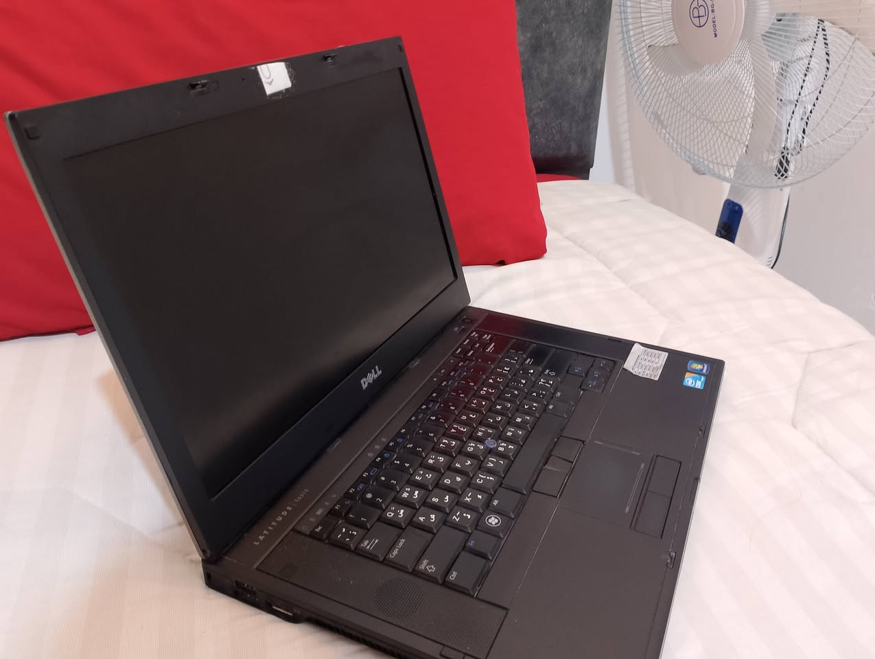 لابتوب للبيع
Core i5 e6510
الجيل السادس
هارد 512 ssd قابل للتطوير
رام 4 ddr3 قابل للتطوير
كارت شاشة 4 shared
شاشة FHD
شاحنة اصلية 
Windows 10pro
جميع المنافذ موجودة 
Usb عدد 4
Aux
Vga
Lan
Sd
Cd/dvd
.
.
Etc
(العيب الوحيد الشاشة انكسرت مثل الي بالصورة موحودة بالاخيرة).

السعر ١٥٠ الف
***********
