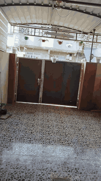 بيت بانميل فرع بين المدرسه شهيد جبار فرمان او الملعب قريب من شارع العسكري ثالث بيت مساحه 125 فول سيراميك قاطين متكون من مطبخ او استقبال او صارله او غرفة نوم او صحيات شنو موجود جوه موجود فوك زائد صحيات خارجي .  مجاري فرع صب كامل مع البيت كوانتر الالمنيوم سنك سيراميك  مع طخم قنفات استقبال مع البيت كامل سعر 55بي مجال لاستفسار اكثر ***********
