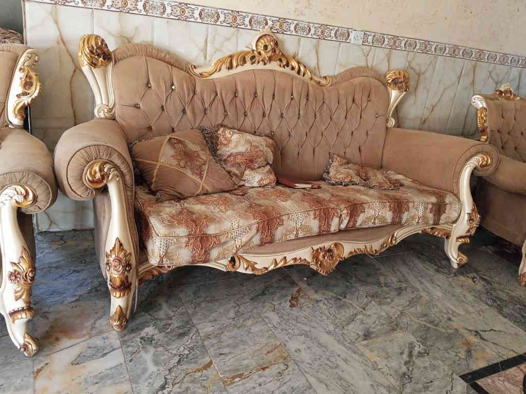 سلام عليكم تخامه تركي عشر مقاعد وثاني 8 مقاعد نضيفات مكاني بغداد مدينة صدر***********
