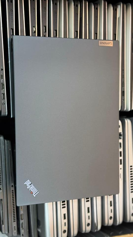 *Lenovo ThinkPad T14s 💼*
- *Processor*: Intel Core i7 (11th Gen, up to 4.8GHz) 🔥
- *RAM*: Up to 32GB LPDDR4x RAM 💻
- *Storage*: Up to 1TB PCIe NVMe SSD 💾
- *Display*: 14" FHD (1920x1080) or 2.5K (2560x1440) IPS 🖥️
- *Graphics*: Intel Iris Xe
- *Battery*: Up to 15 hours 📊
- *Ports*: Thunderbolt 4, USB-A, HDMI, Ethernet 🔌
- *Security*: Fingerprint reader, IR camera, TPM 2.0 🔒

Want more details or check availability?
058 195 4934


**إذا كنت صاحب هذا الإعلان وتريد حذفه لأي سبب، رجاءا أرسل رسالة إلى الدعم الفني**