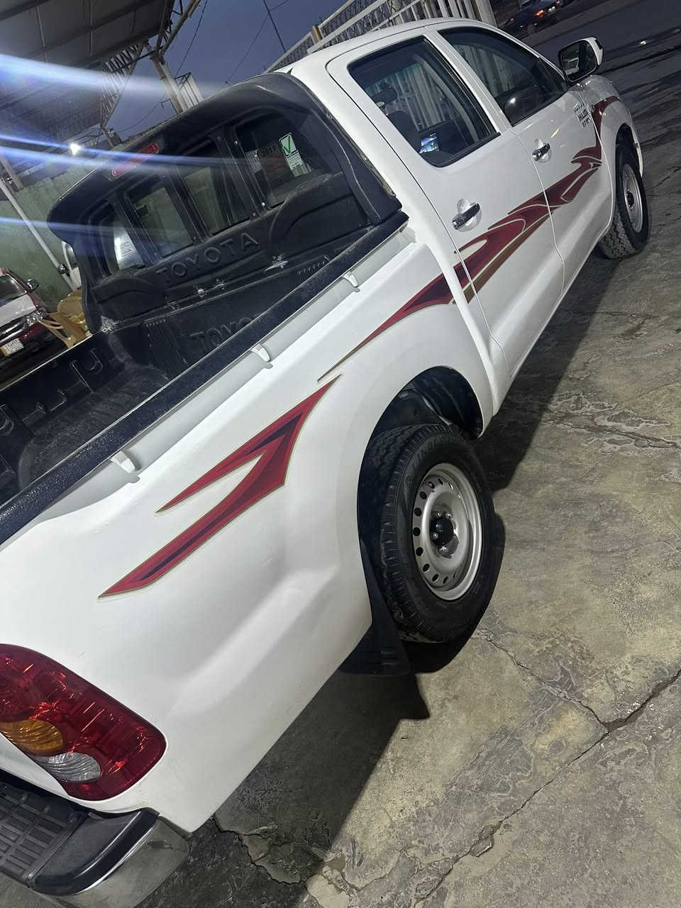 تيوتا ٢٠١١ سعودي شاصي ١٢ بدون صبغ فقط بارد مكان واحد كير محرك مكفول صدر جديد جاهزه السياره سعر ١٨٥ وبيها مجال قليل للاستفسار 
رقم صلاح الدين سنويه لل٢٨ 
*********** 
مكان سامراء
