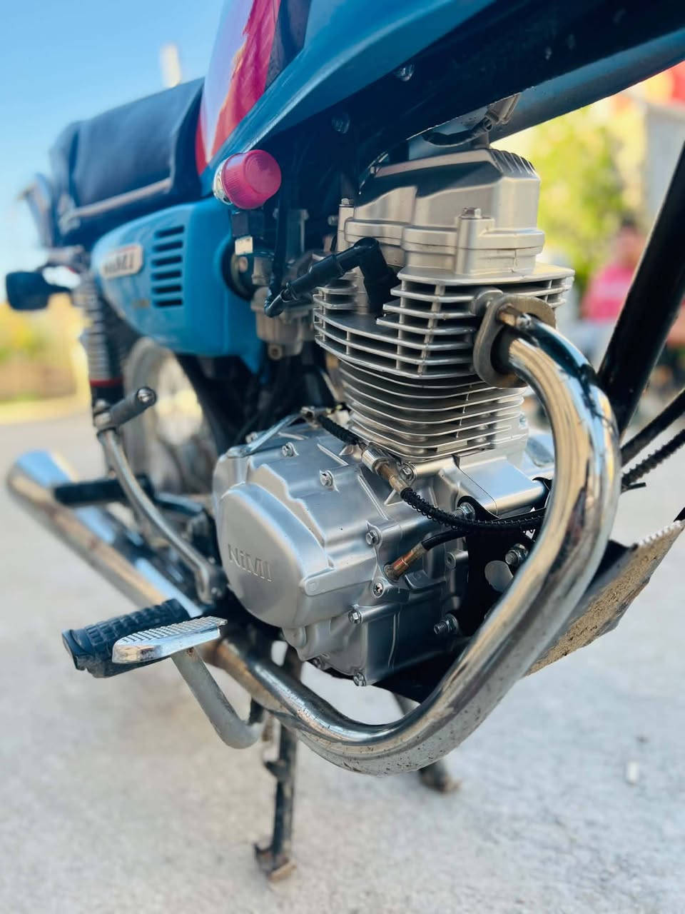 سلام عليكم 
شبابنه الغوالي الحلال للبيع دراجه نامه متياز اصلي موديل 25 ما صارله هواي من طالعه من الوكيل دراجه شلعه و معدل فوووول دراجه نضيفه كلش و ستعمال شخصي ابد ما متعوبه و احله من الصور بس بيه كسره صغيره بالدشبول و ما بي شي شغال 100%  الدراجه تاخذه ربع ما تذب عليه و بيه اضافات حلوه بيه زرزور لون وردي و بيه واقيه مال طين علمكينه و بيه سيبايه ام الطابقين اصليه مو من هذني الكلاوات و بيه صالنصه ام ⭐ صوت طرب و سلوليه كلش حلو  وبيه مرايه عضد و  النصبه فول تاخذه تضرب هندر و تطلع مكاني حله محاويل قرب المستشفى العام السعر المطلوب بيه 650 الف وبيه مجال للطيبين موجود خاص و هذا رقمي خابرني وبيك خير ودلل وتشلع عيوني ***********
