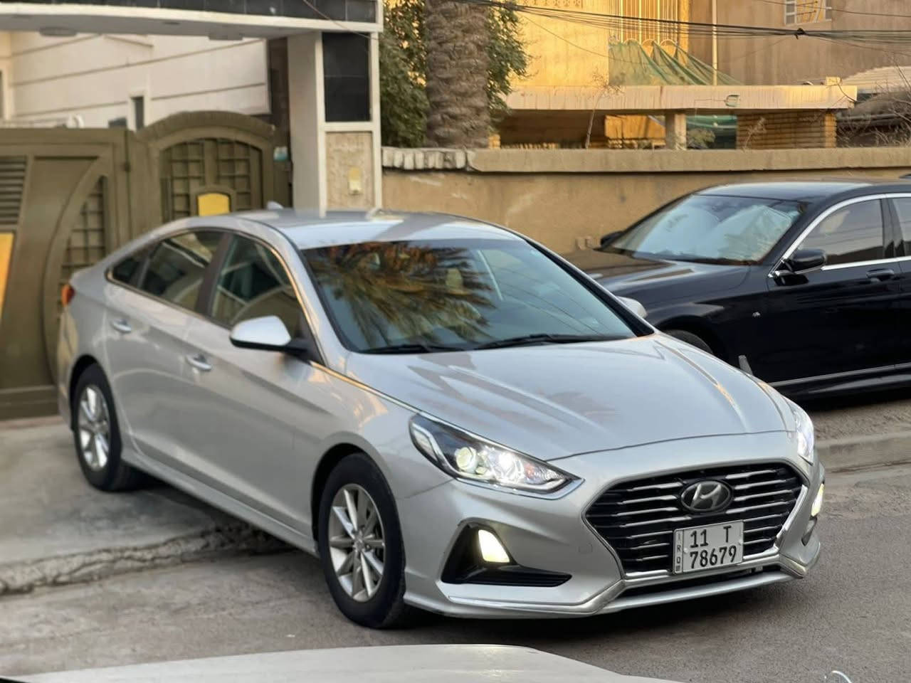 السلام عليكم  
للبيع سوناتا 2018. وارد امريكي. حادث چاملغ خلفي. ( صور الحادث موجوده + سونار مسويله)  رقم بغداد بأسمي. تحويل ثاني يوم. السياره بحاله جيده جدا. حداديه. امامي وخلفي جديد.  تخم تاير. قبل فتره شديته جديد. مابيهه نواقص. جاهزه.  محرك 2.400 
السعر. 120
مكان السياره.  بغداد. / زيونة 
للاستفسار *********** بغداد, العراق
