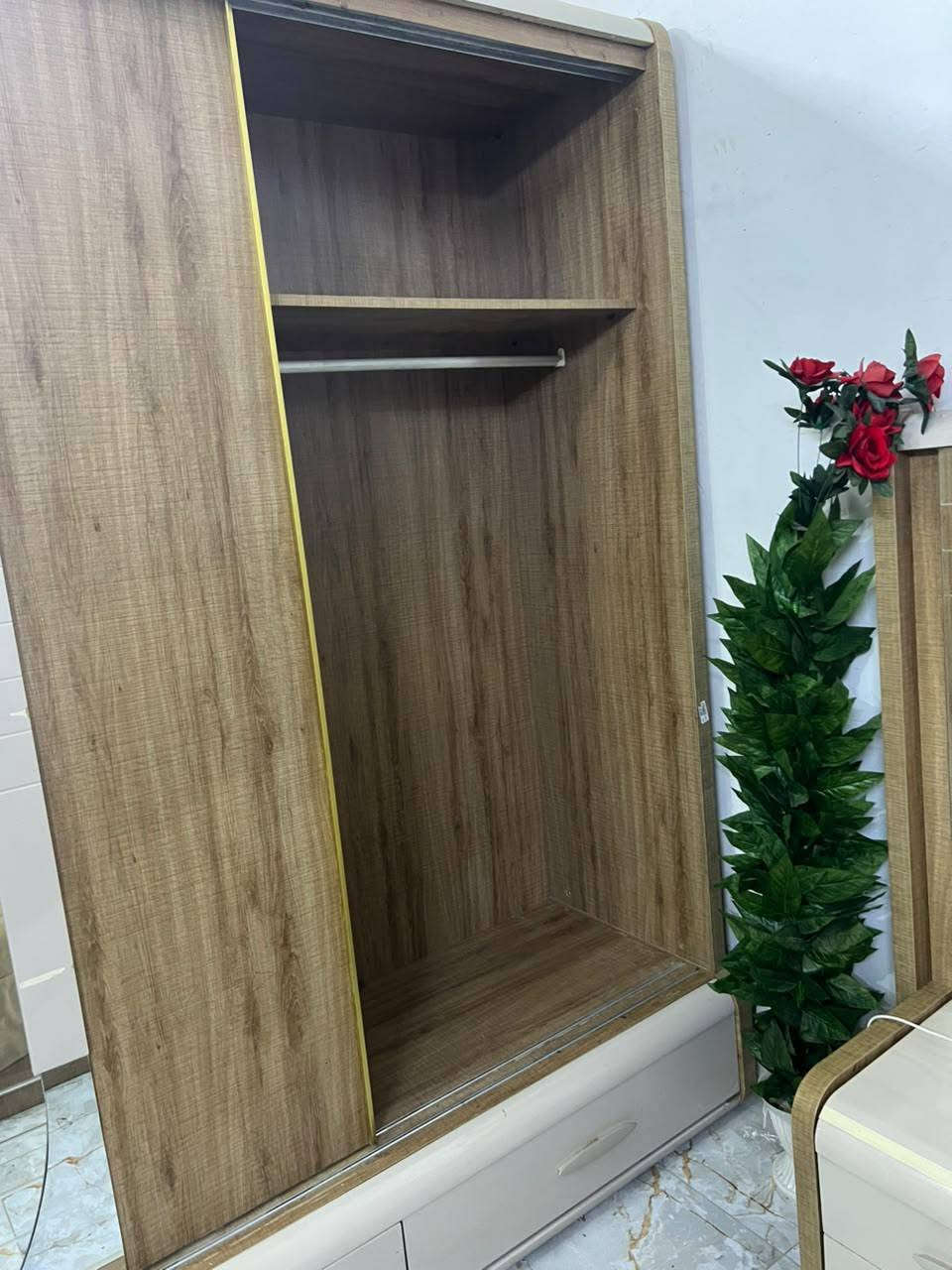 غرفه نوم تركي 10 قطع  نضيفه كلش وسعر مناسب  850 وبيه مجال الي يحب يراسلني مكان بابل قرب جسر بته م ***********

