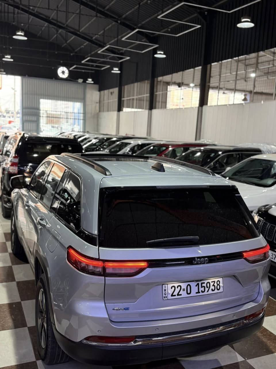 جيب كراند شيروكي 
2023 4xe 
٤سلندر هايبرد-توربو-بنزين
فول مواصفات 
لميتد
مواصفات : 
بانوراما 
بصمة 
فورويل
كشنات تدفئه
ستيرن تدفئه
كشنات جلد
٣شاشات
كاميره خلفيه
رادار
تشغيل عن بعد
صندوق كهرباء
تحديد مسار
بقيه المواصفات المعروفه…
ملاحظة / فقط جاملغ امامي + ربع بونيد
بدون دواخل
للاستفسار 
***********
متوفر واتس 
سيارة رقم اربيل
