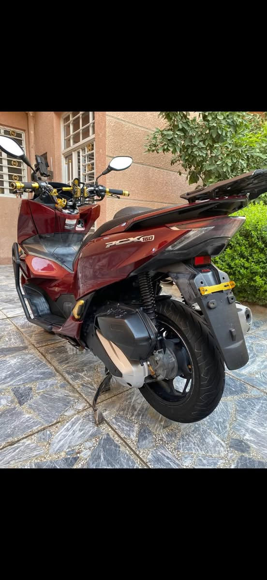 سلام عليكم PCX جيل الرابع ياباني مكينه 160
الون ماروني دراجه كفاله كفر ومكينه 
بيهة هوايه غراض اصليه 
بس الغراض الي بيهة بل 500 الف 
ماشيه 16 الف ✅
حساس ازدحام ✅
حساس استان ✅
بك لايت خلفي رياضي 
درع اصلي sss
درع صالنصه 
كاسحه 
دوسات رياضي 
كشن رياضي 
ستان مبايل 
قاعده مال مي 
يدات بريك رياضي اصلي
وابيعلك من باب بيتي وذا كلولك المكينه مفتوحه ترجع وفلوسك ضعف مكاني الامين الثانيه ***********
